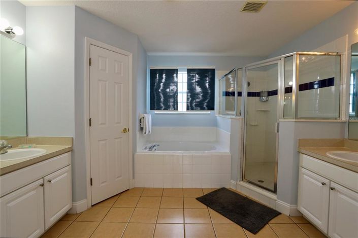 Image No.32-5 Bed Property for sale