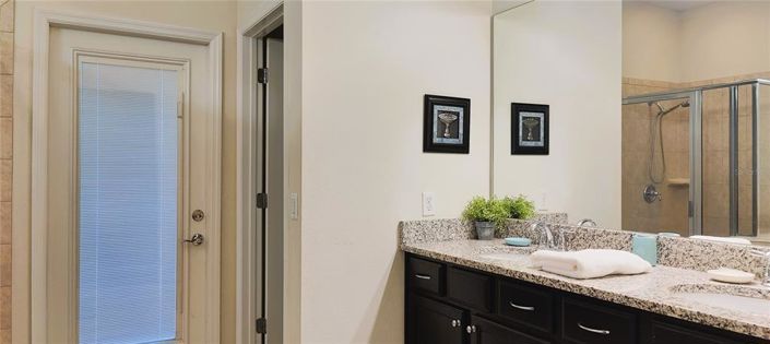 Image No.13-9 Bed Property for sale