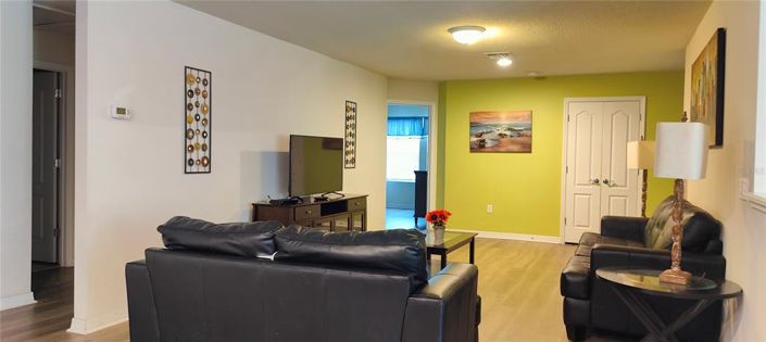 Image No.17-9 Bed Property for sale