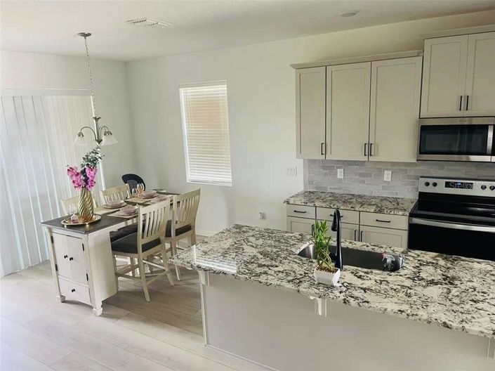 Image No.12-4 Bed Property for sale