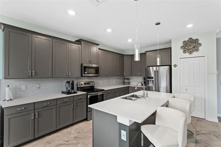 Image No.4-4 Bed Property for sale