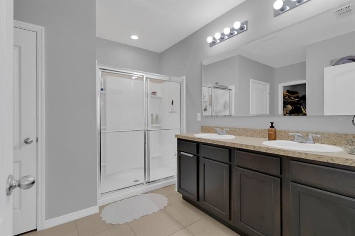 Image No.26-4 Bed Property for sale