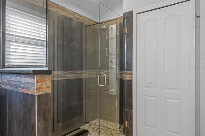 Image No.5-5 Bed Property for sale