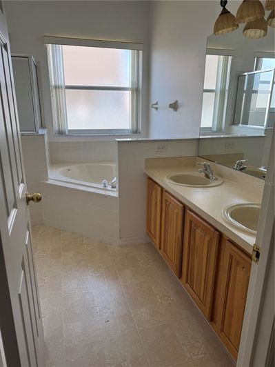 Image No.9-4 Bed Property for sale