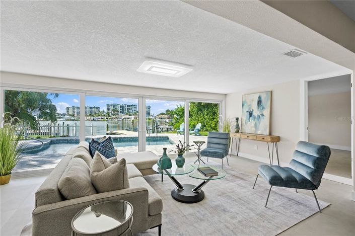 Image No.10-3 Bed Property for sale