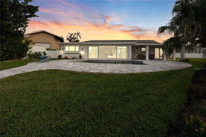 Image No.19-3 Bed Property for sale