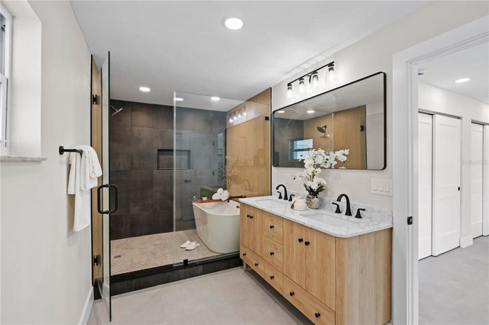 Image No.27-3 Bed Property for sale