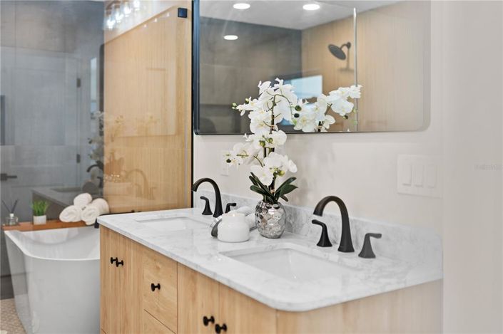 Image No.28-3 Bed Property for sale