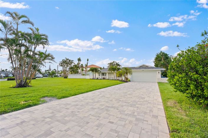 Image No.38-3 Bed Property for sale