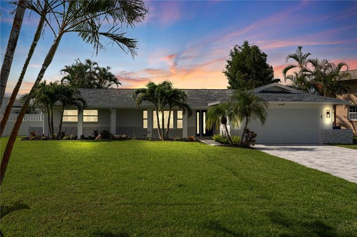 Image No.7-3 Bed Property for sale