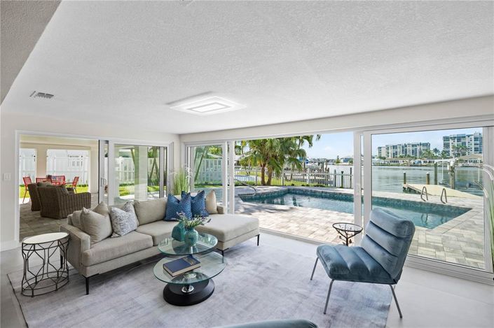 Image No.8-3 Bed Property for sale