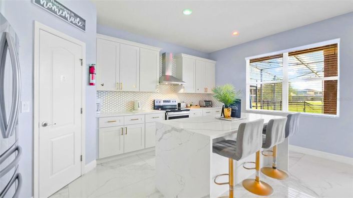 Image No.10-5 Bed Property for sale