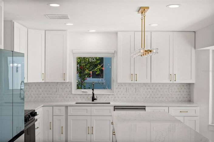 Image No.10-3 Bed Property for sale