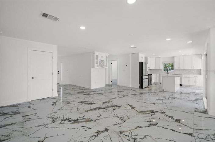 Image No.37-3 Bed Property for sale