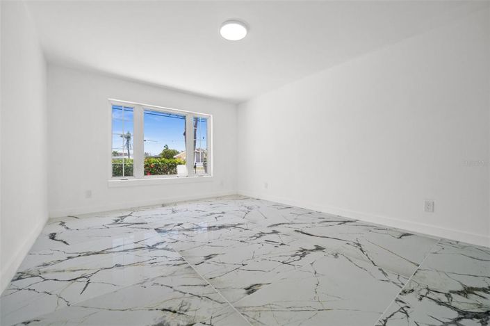 Image No.40-3 Bed Property for sale