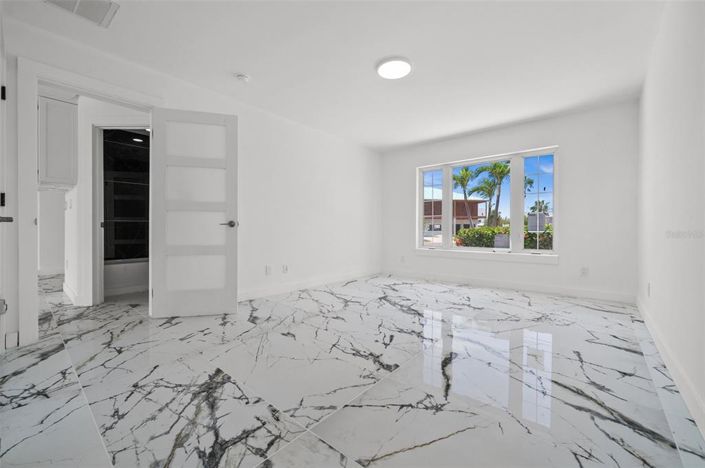 Image No.41-3 Bed Property for sale