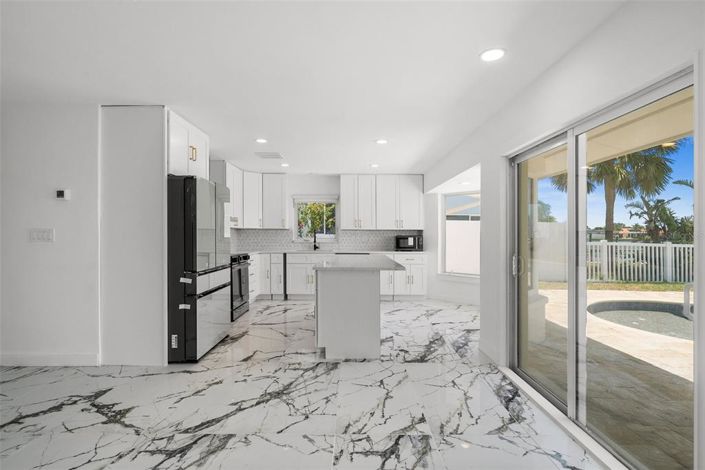 Image No.49-3 Bed Property for sale