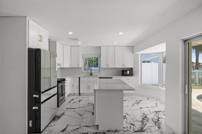 Image No.51-3 Bed Property for sale