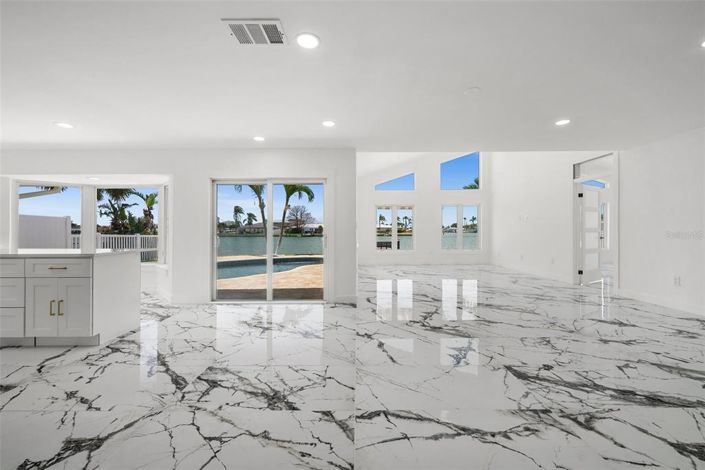 Image No.55-3 Bed Property for sale