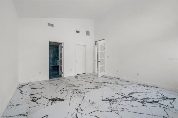 Image No.60-3 Bed Property for sale