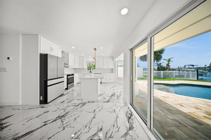 Image No.73-3 Bed Property for sale