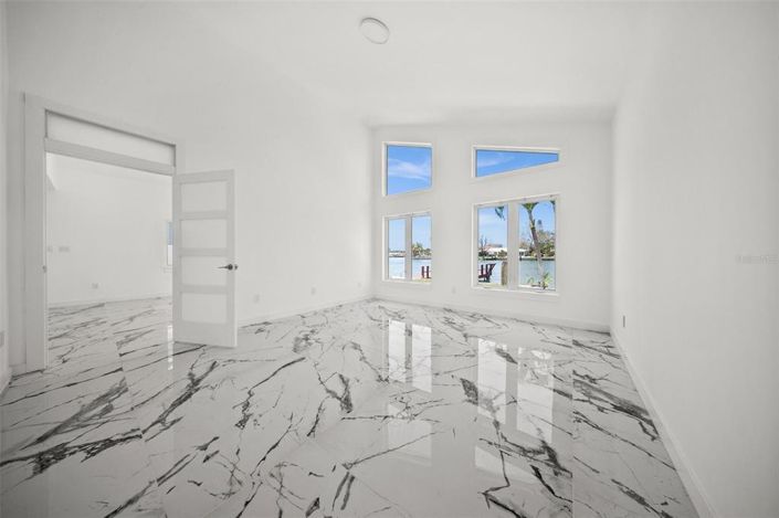 Image No.77-3 Bed Property for sale