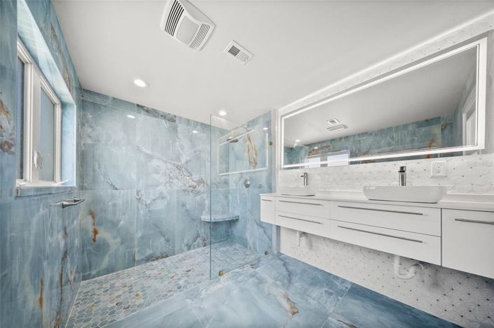 Image No.79-3 Bed Property for sale