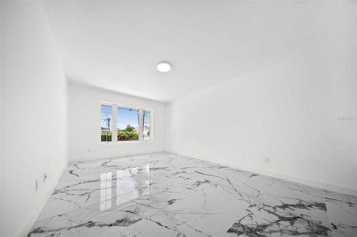 Image No.82-3 Bed Property for sale