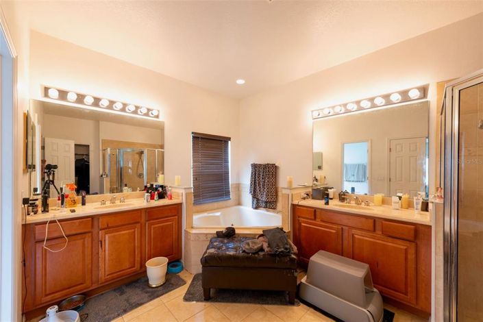 Image No.18-4 Bed Property for sale