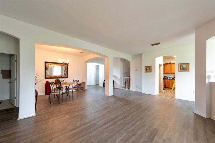 Image No.4-4 Bed Property for sale