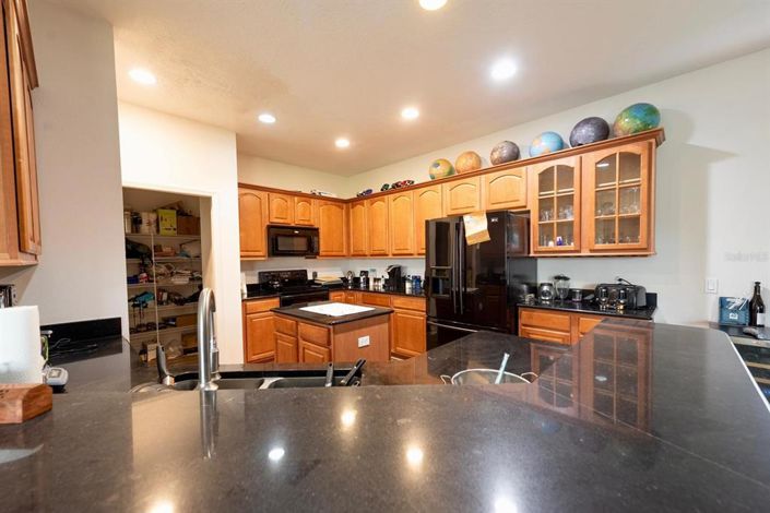 Image No.5-4 Bed Property for sale