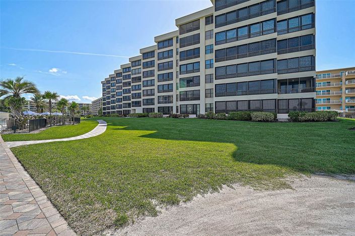 Image No.32-2 Bed Property for sale