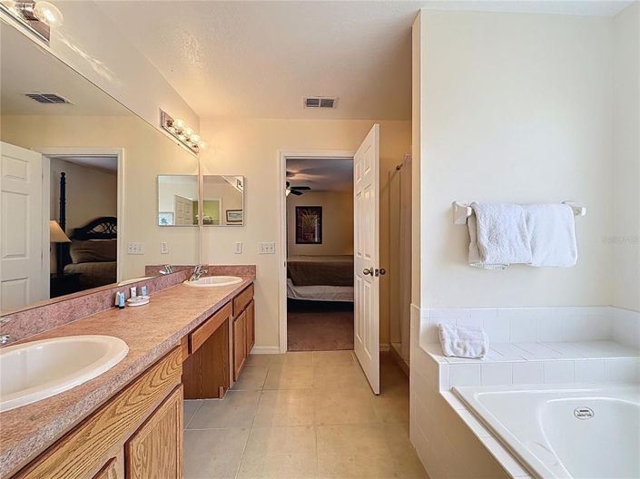 Image No.43-4 Bed Property for sale