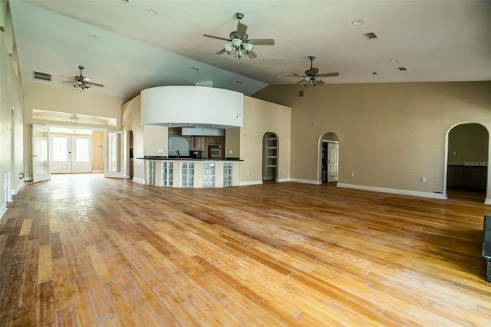 Image No.7-4 Bed Property for sale