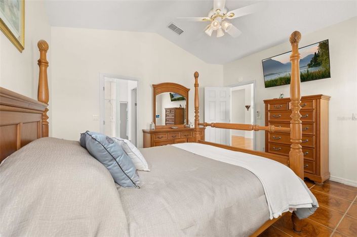 Image No.27-3 Bed Property for sale