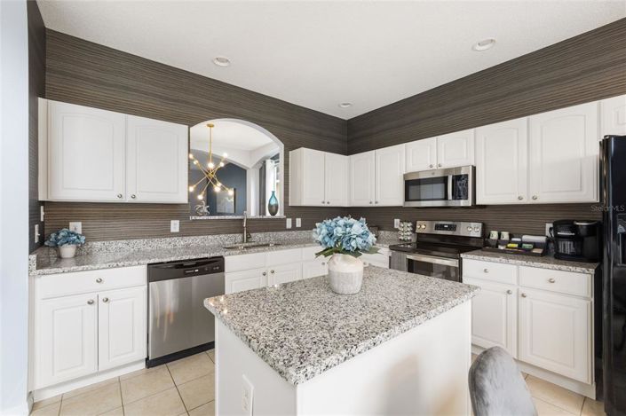 Image No.11-7 Bed Property for sale