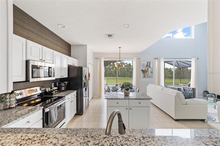 Image No.12-7 Bed Property for sale