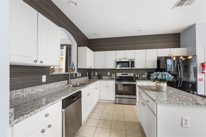 Image No.14-7 Bed Property for sale