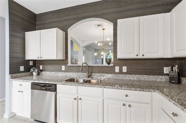 Image No.15-7 Bed Property for sale