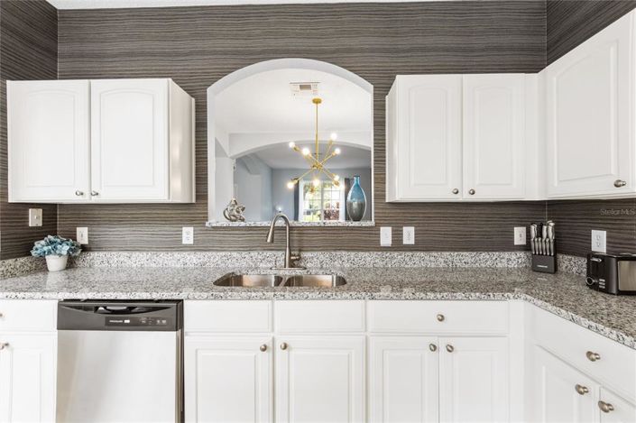 Image No.16-7 Bed Property for sale