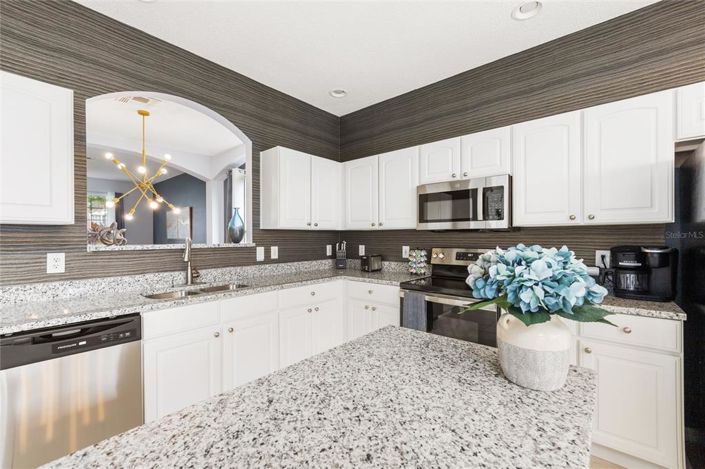 Image No.17-7 Bed Property for sale