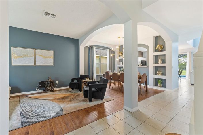 Image No.23-7 Bed Property for sale