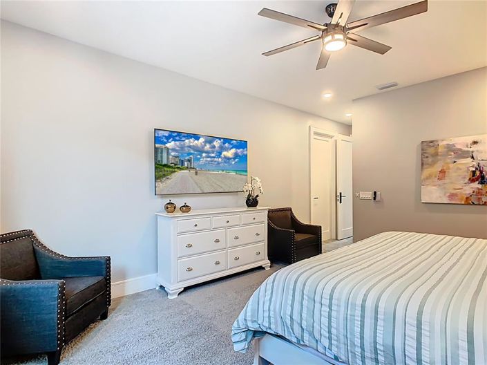 Image No.55-10 Bed Property for sale