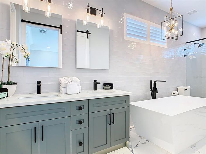 Image No.64-10 Bed Property for sale