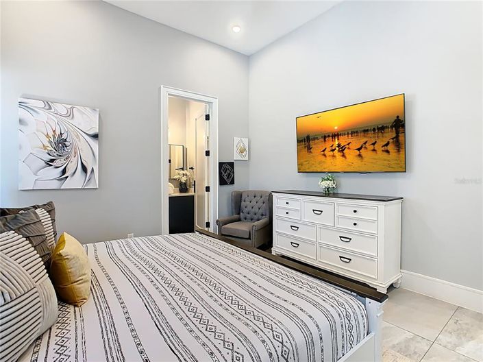 Image No.66-10 Bed Property for sale