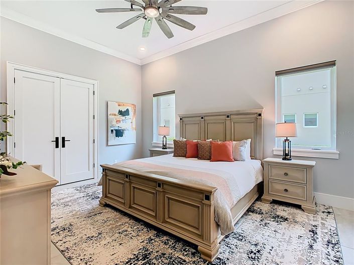 Image No.75-10 Bed Property for sale