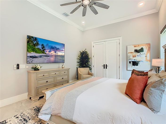 Image No.76-10 Bed Property for sale