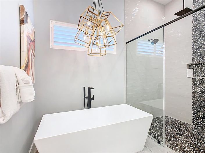 Image No.78-10 Bed Property for sale