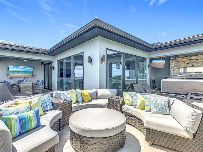 Image No.87-10 Bed Property for sale