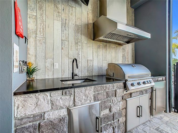 Image No.91-10 Bed Property for sale